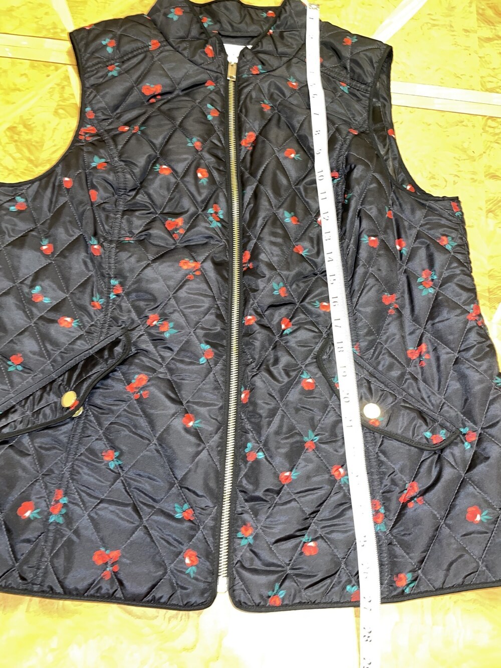 Charter Club Black & Red Floral Quilted Puffer Vest Size Large Like New - Picture 11 of 11